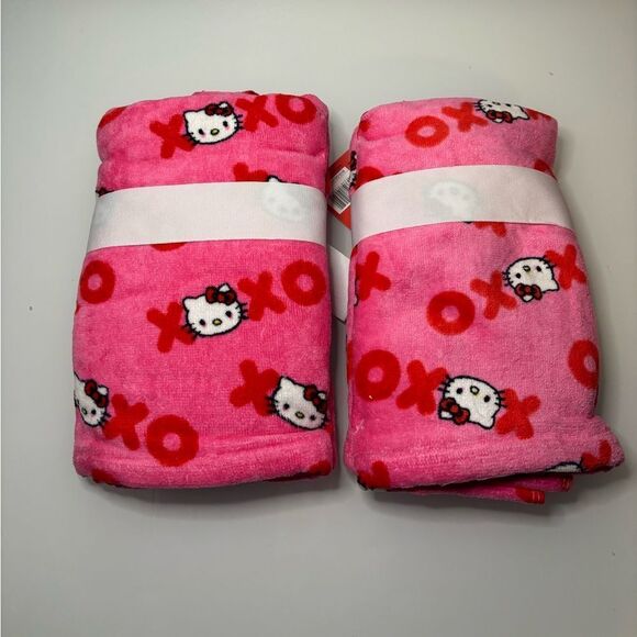 NWT Hello Kitty Valentines Hand Towels - Picture 3 of 4